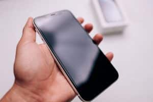 Como Aplicar Película Protetora no Celular sem Bolhas ou Poeira