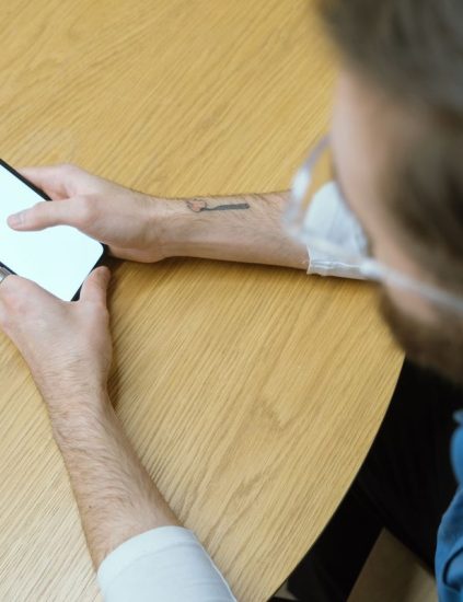 Como carregar o celular mais rápido: dicas práticas e eficientes