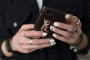 Tipos de capinhas de celular: vantagens, desvantagens e como escolher